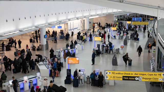 Air traffic controller shortage: FAA to cut service to NYC by 10% this summer