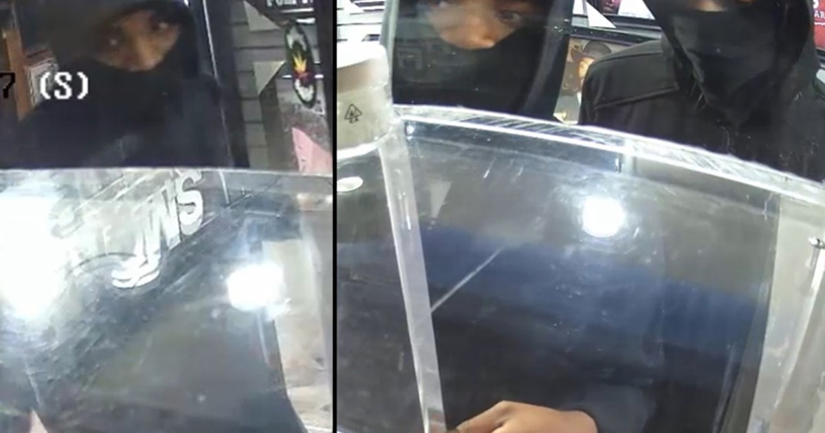 Elderly man beaten in Queens; suspects tried his credit card at Bronx ...