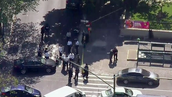 NYPD: 2 teen bystanders shot in Brooklyn, suspects on the run