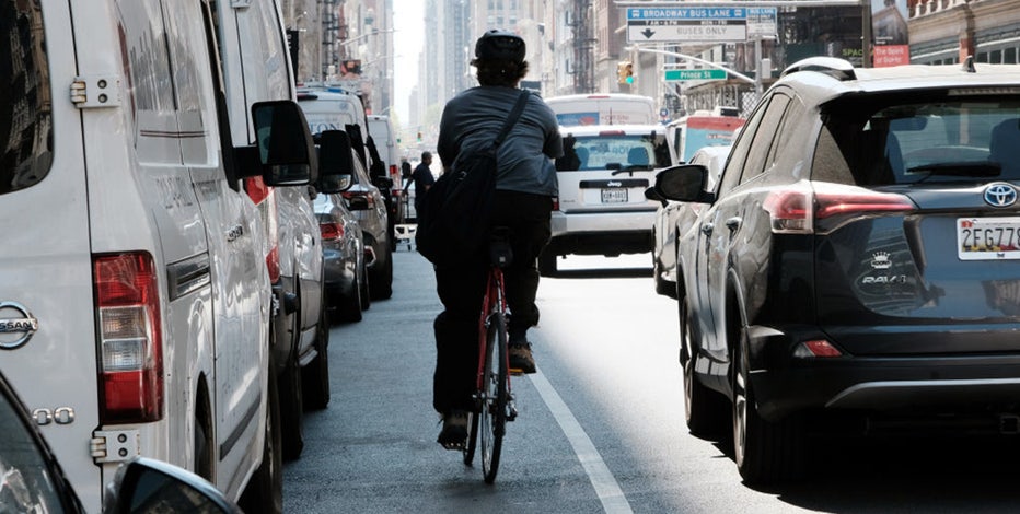 NYC DOT launches new platform to report double-parking, blocked bike and bus lanes