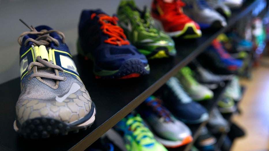 Sneaker thieves steal $13K worth of right-foot sneakers: report