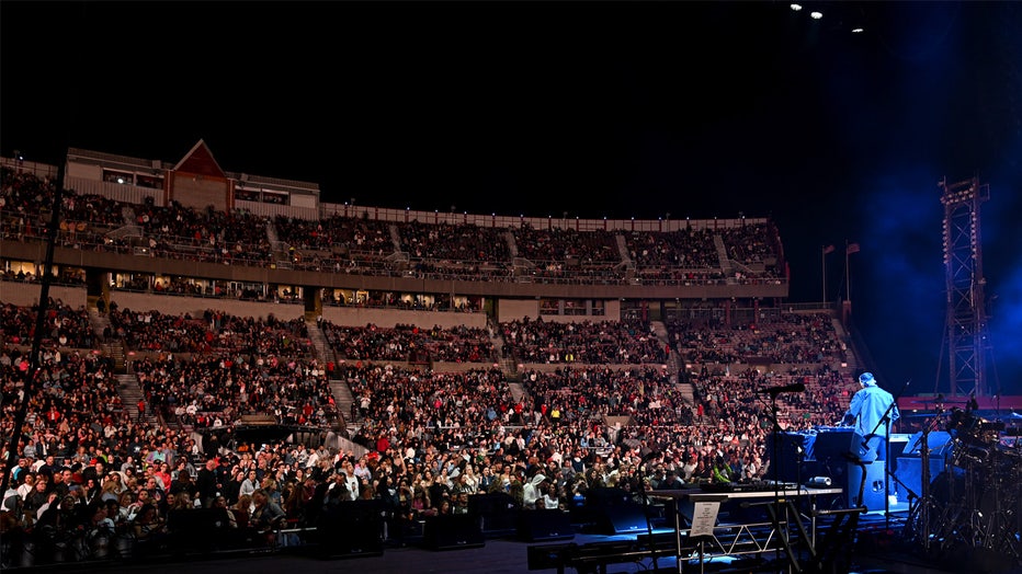 WANTAGH, NEW YORK - JUNE 18: A view of the crowd as Regard performs onstage during KTUphoria 2022 at Northwell Health at Jones Beach Theater on June 18, 2022 in Wantagh, New York. (Photo by Dave Kotinsky/Getty Images for iHeartRadio)