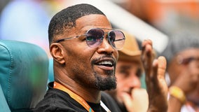 Jamie Foxx waves to fans from boat on Chicago River, first public sighting since health emergency: report