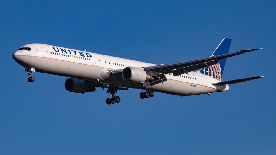United flight strikes light pole and tractor-trailer landing at Newark Airport