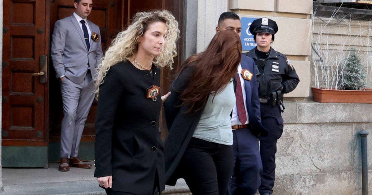 Woman pleads guilty to fatally shoving 87-year-old Broadway singing coach | FOX 5 New York