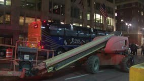 8 injured after construction lift, MTA bus collide in Midtown