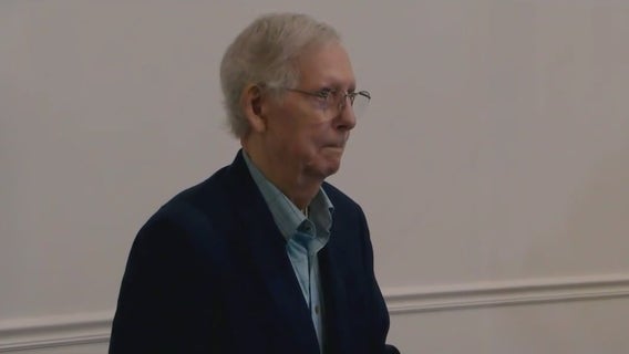 Senate GOP leader Mitch McConnell appears to freeze up again at Kentucky event