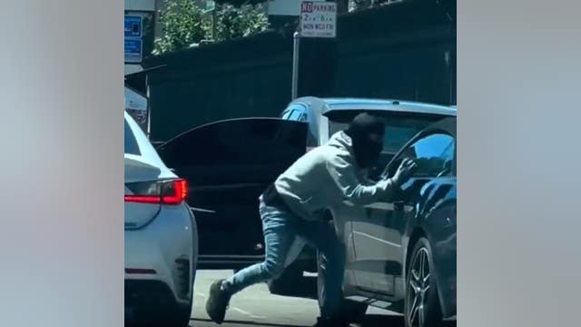Video: Driver trails burglars breaking into cars near Fisherman's Wharf