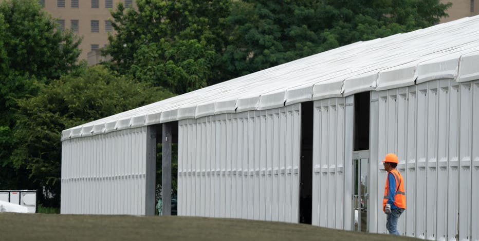NYC opens Randall's&nbsp;Island migrant shelter for up to 3,000 people