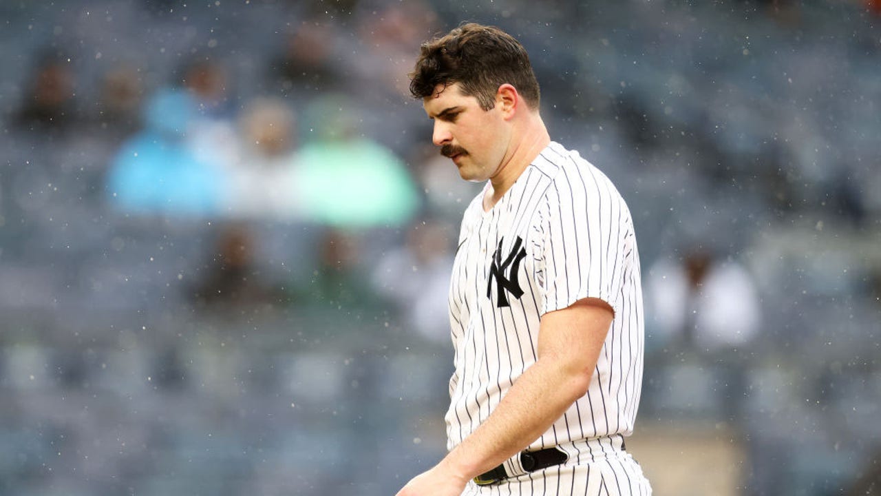 Yankees suffer 1st playoff absence since 2016 following windy 7-1
