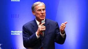 Texas Gov. Greg Abbott takes feud with migrants to Republican gala in Manhattan