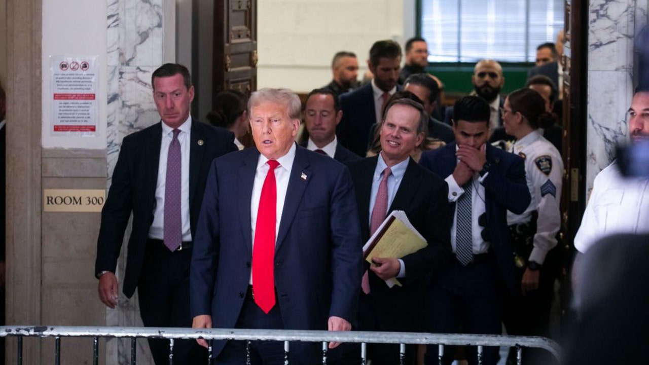 https://images.foxtv.com/static.fox5ny.com/www.fox5ny.com/content/uploads/2023/10/1280/720/Donald-Trump-exits-courtroom.jpg?ve=1&tl=1