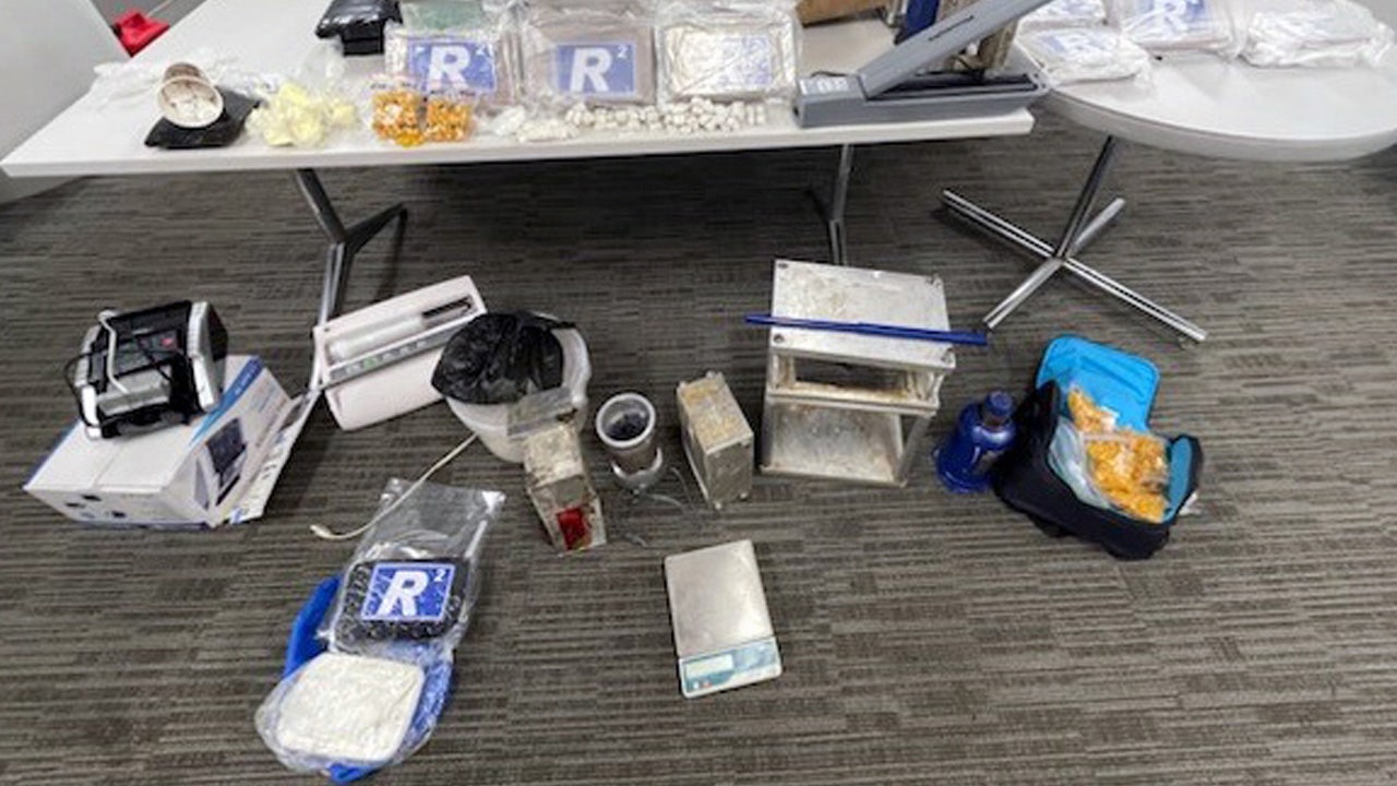 ザアザア/DRUGS/201号室 Bronx pizzeria busted with over 100 pounds of drugs valued at $4M