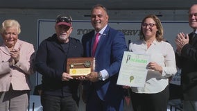 Oyster Bay presents Billy Joel with key to city, street dedication at ceremony