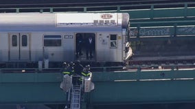 Nearly 100 passengers rescued from disabled J train on elevated platform in Queens