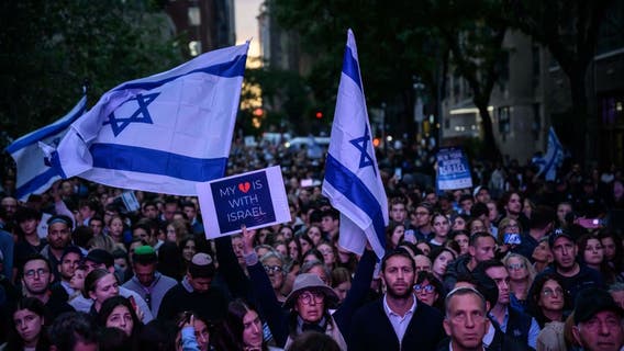 Adams, Hochul join thousands at East Side rally supporting Israel
