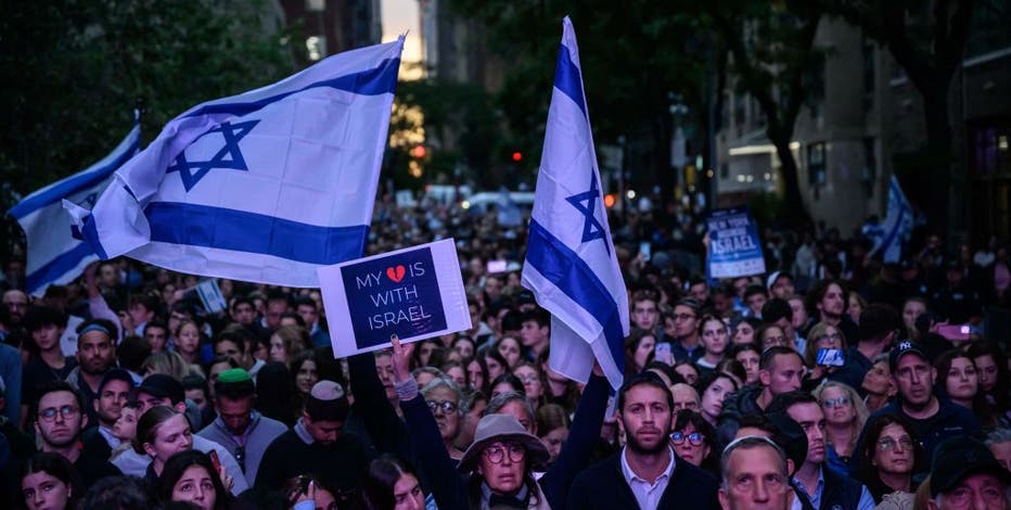 Adams, Hochul join thousands at East Side rally supporting Israel