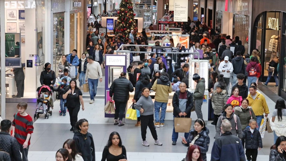 Holiday-shopping-in-New-York.jpg