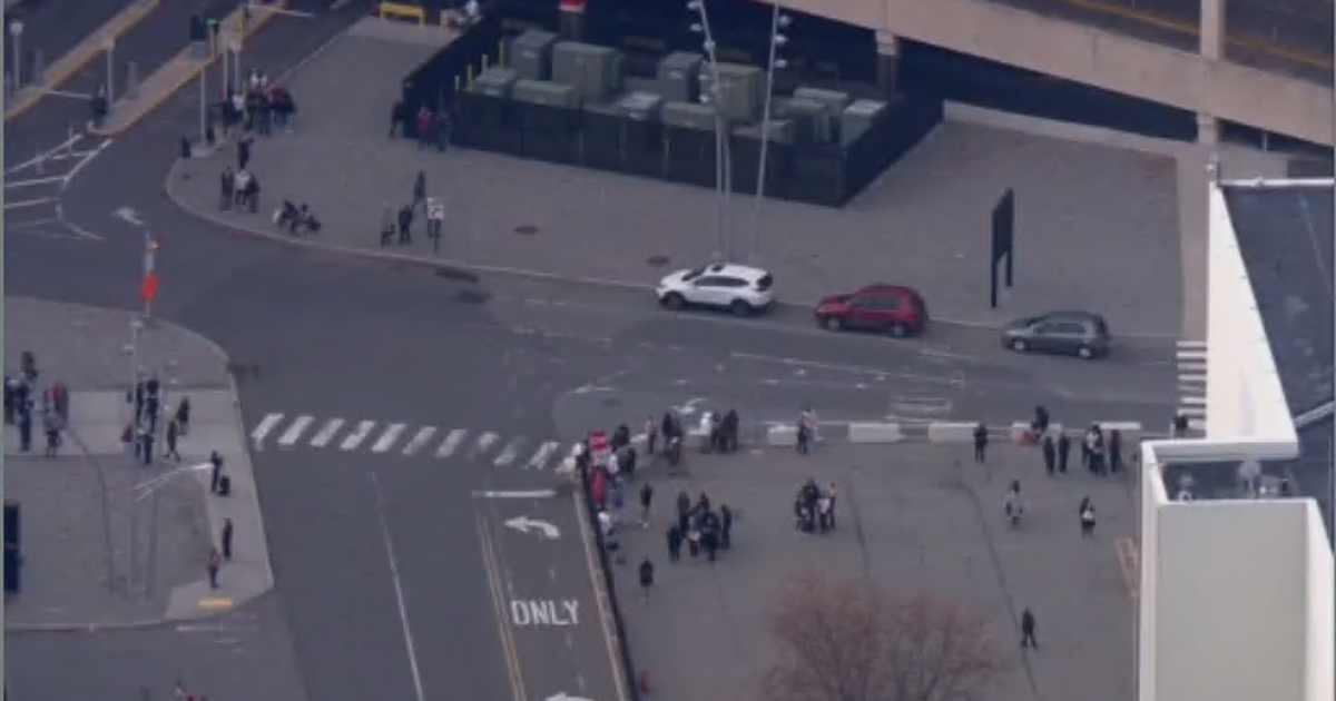 American Dream Mall evacuated due to bomb threat on Black Friday | FOX ...