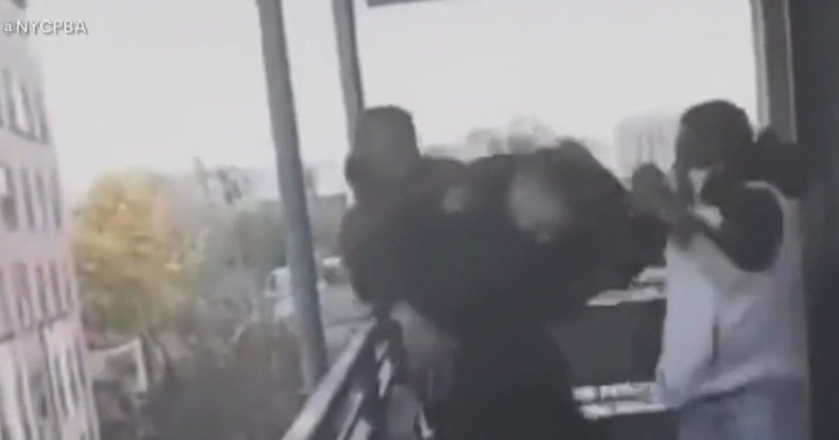 Suspects accused of assaulting NYPD officer on subway released on bail ...