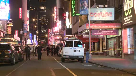 Teen shot outside Midtown restaurant in Theater District