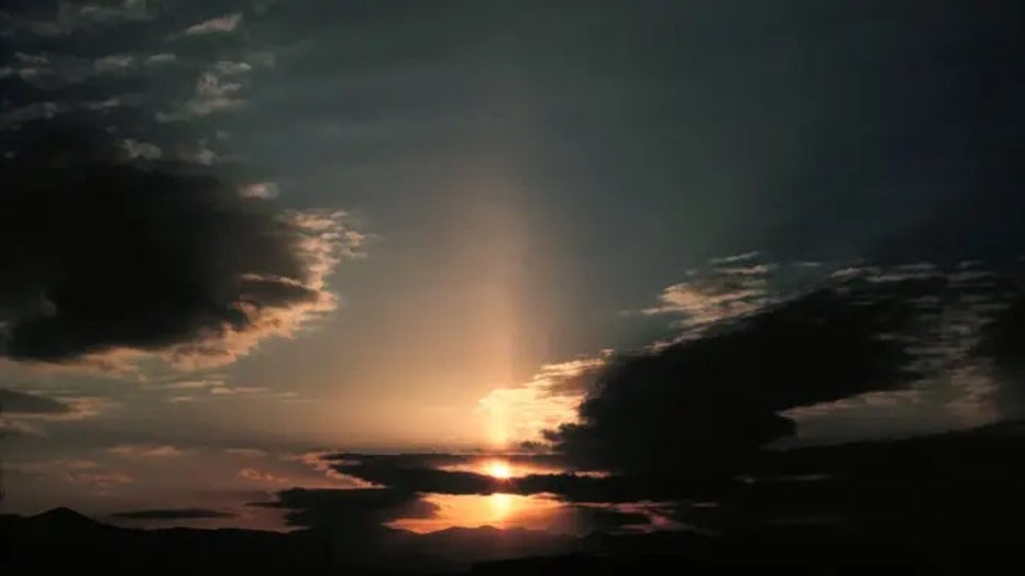 Light pillars illuminate night sky over Canada | FOX 5 New York