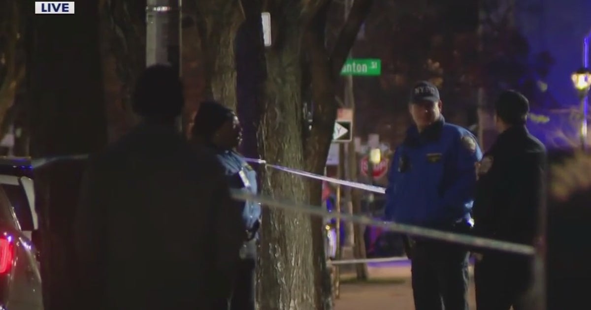Barricaded man shot by police in Lower East Side building | FOX 5 New York