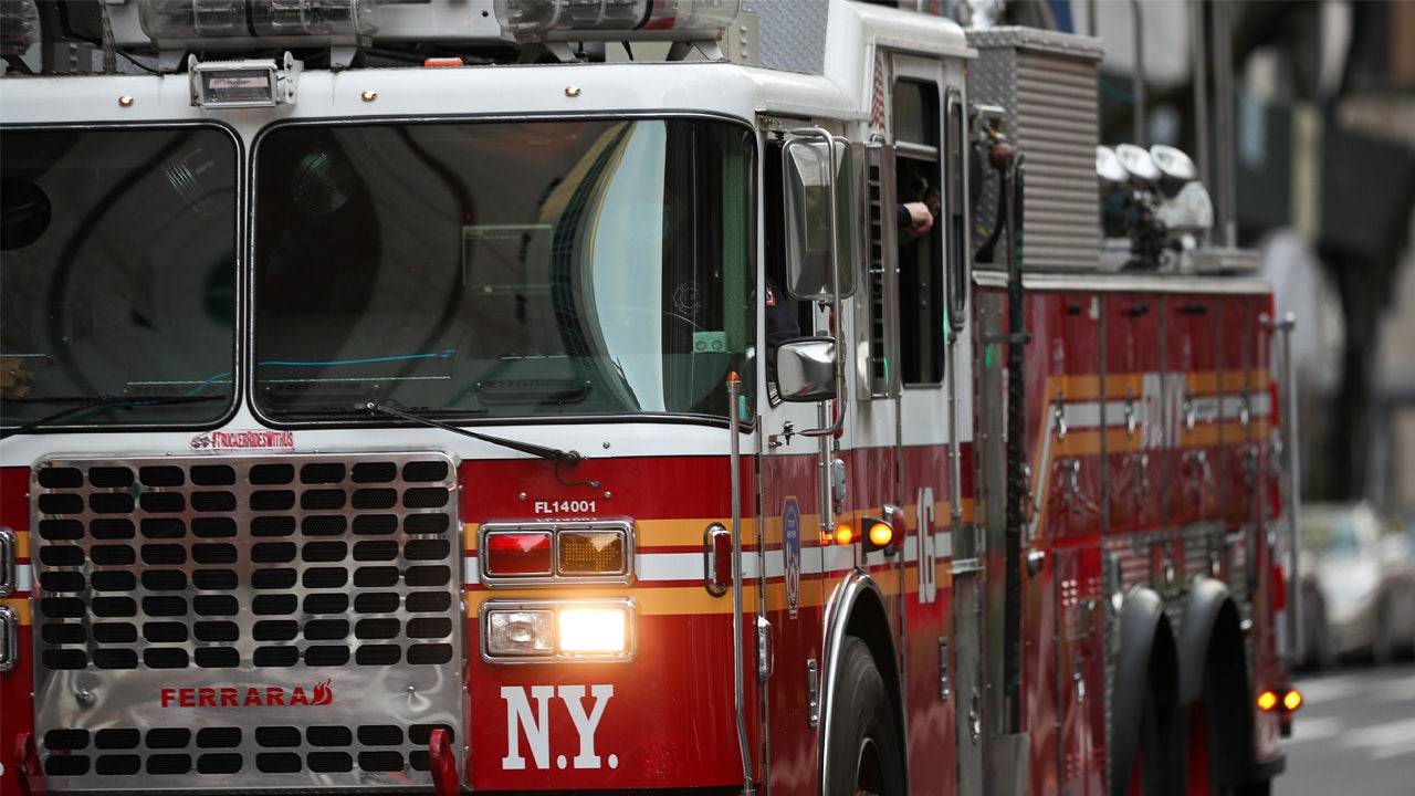 纽约市预算削减：消防局被迫减少消防车上的消防员数量，工会表示