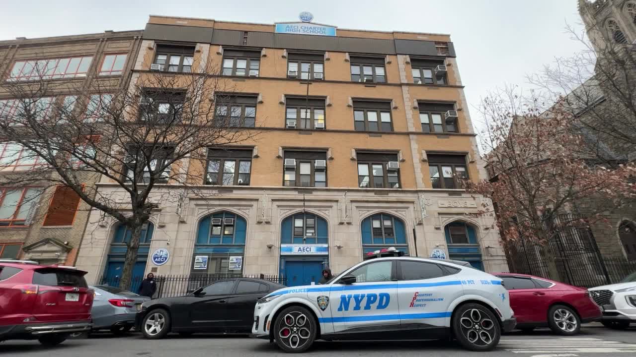 纽约市学校砍人事件：15岁学生在布朗克斯学校内受伤；3天内第三起袭击事件