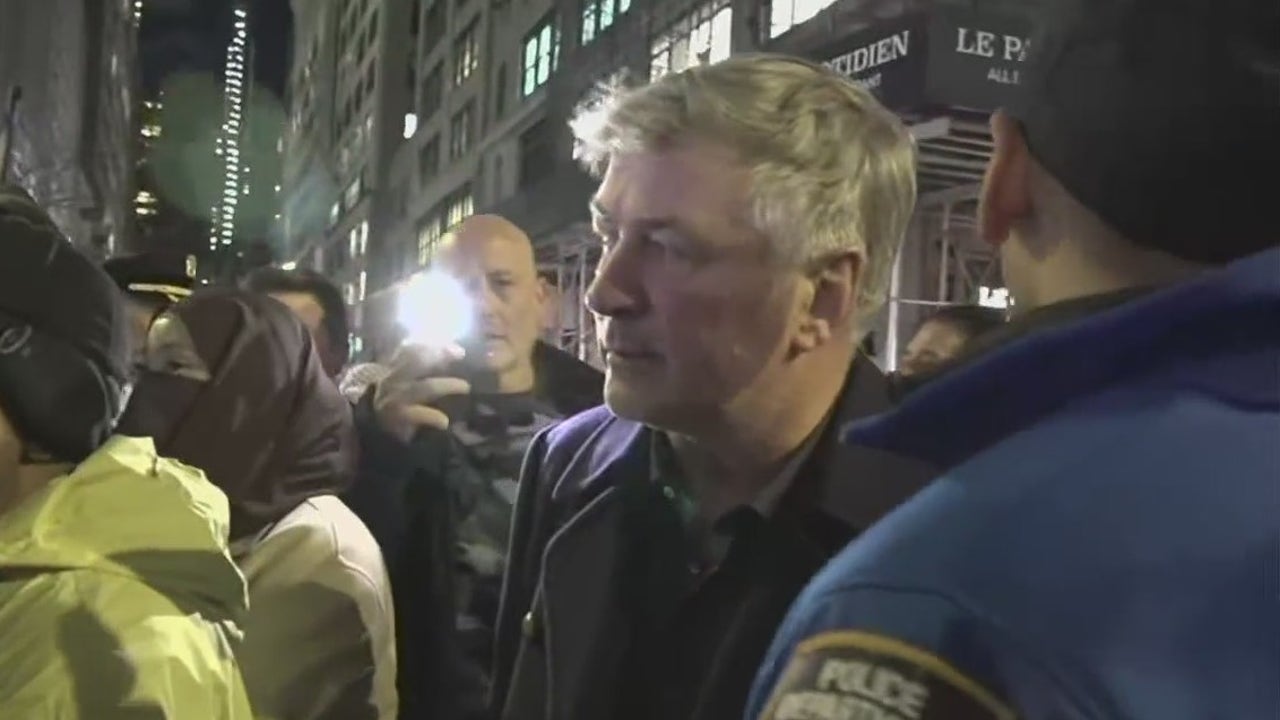 亚历克·鲍德温与亲巴勒斯坦活动人士在纽约示威中发生口角