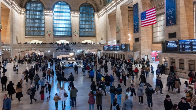 2 teenage girls stabbed at Grand Central on Christmas Day: MTA police