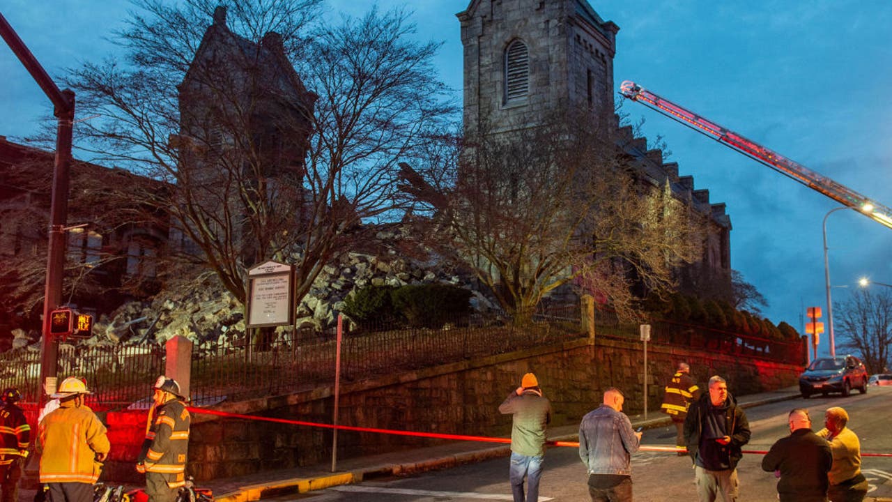 Historic Connecticut Church's Steeple Collapses, No Injuries Reported ...