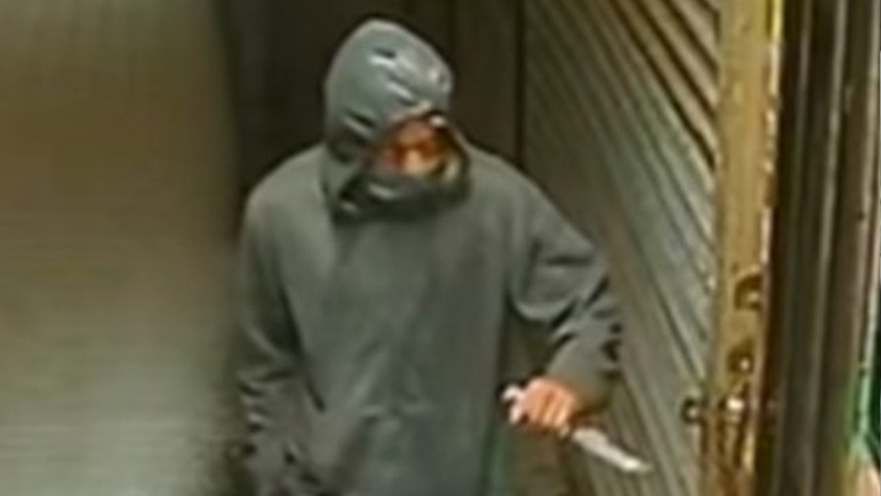 NYC stabbings: 4 attacked by same man, police believe; suspect at large - Vimarsana News