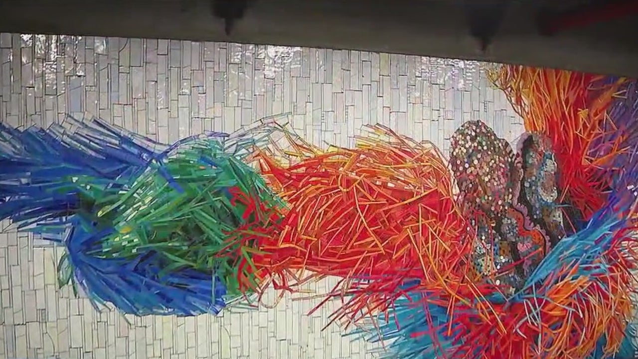 「GREENWICH VILLAGE」スティーブマックギー ３Dアート サイン有 MTA, Nick Cave transform Times Square subway station with art