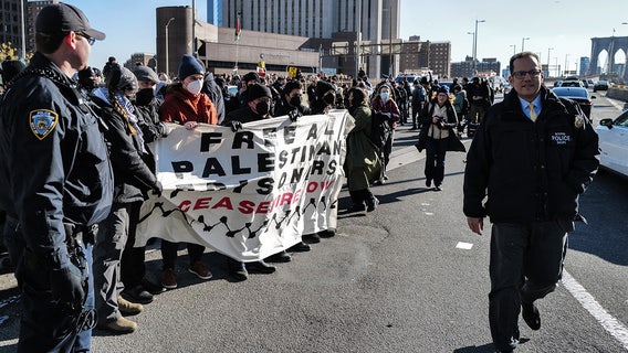 Pro-Palestinian rally shuts down bridges, tunnel into NYC