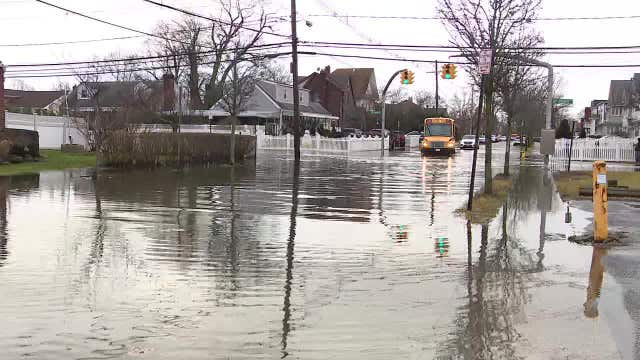 Widespread power outages, strong winds slam NY area as NJ river flooding threat looms