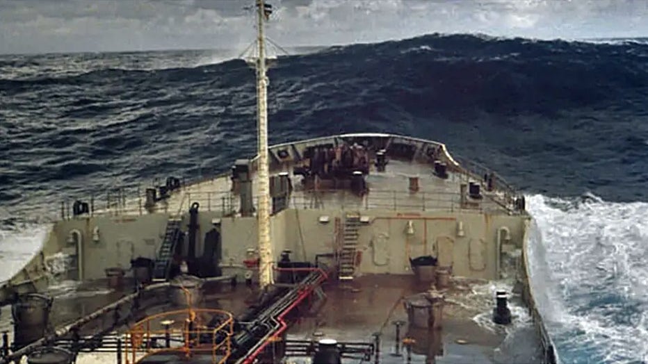 Watch Rogue Waves Smash Through Us Military Building In Marshall Islands