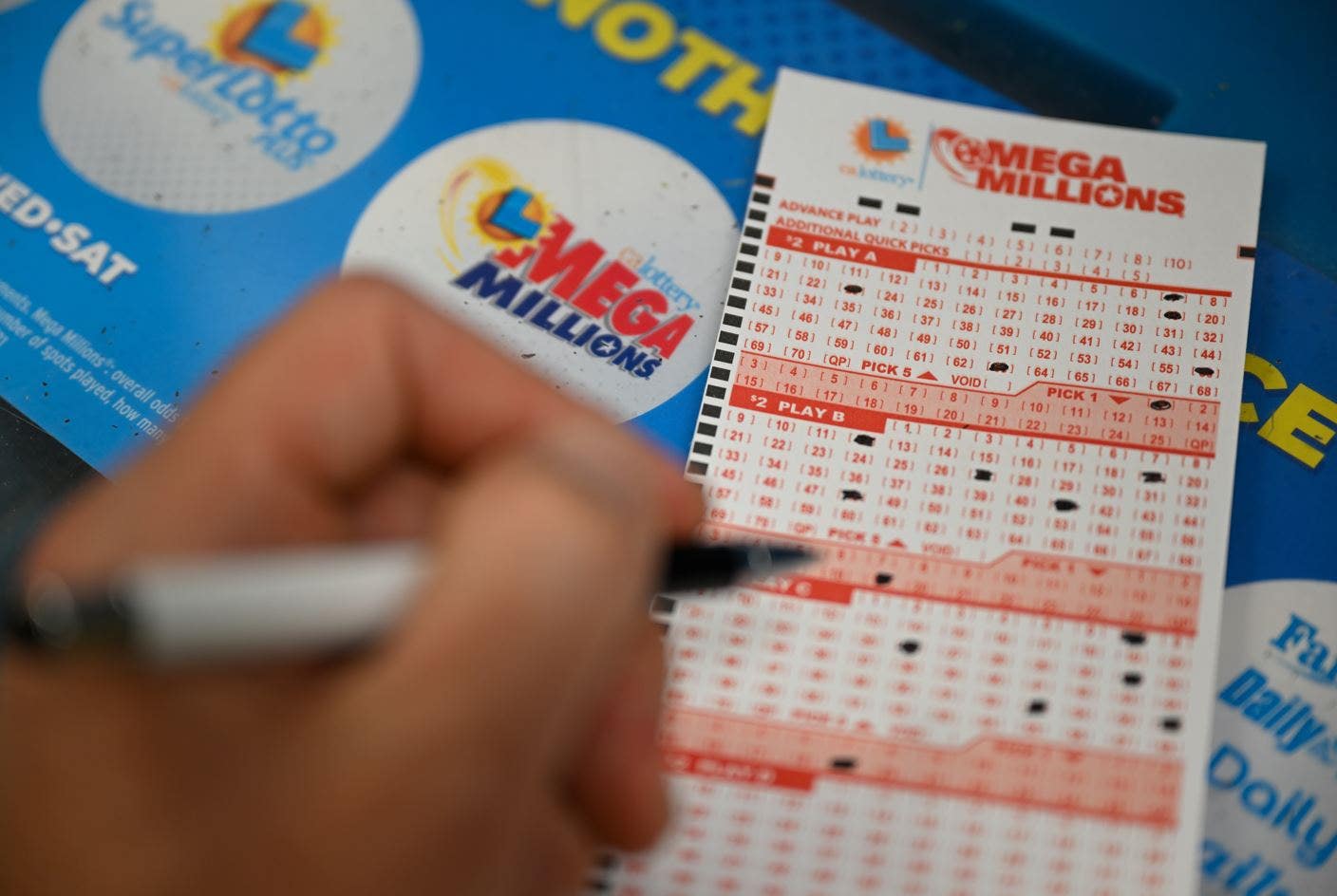 NJ lottery player wins $90M Mega Millions jackpot