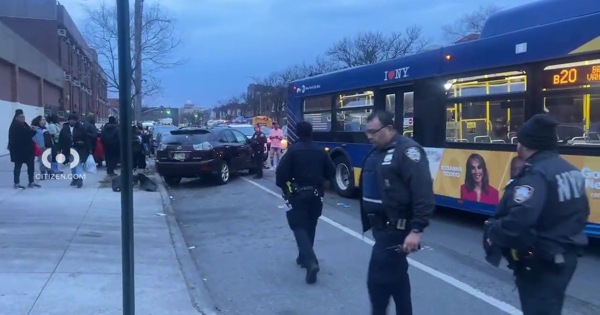 Brooklyn multi-vehicle crash involving MTA bus injures 15 | FOX 5 New York