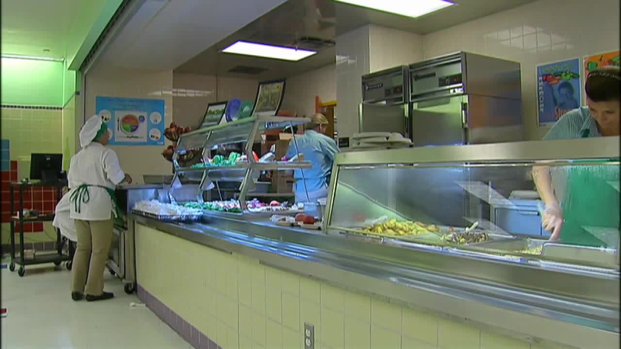 纽约市预算削减影响公立学校午餐菜单；受欢迎的食物被移除