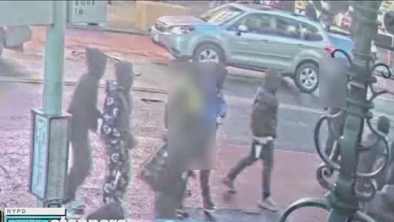 Times Square attacks: NYPD releases images of suspects in brawl, stabbing