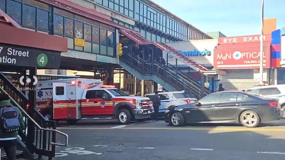 Man stabbed on NYC subway train in Bronx