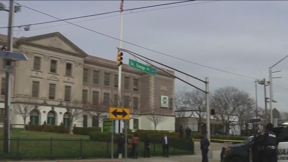 2 teenagers shot outside of Newark high school: witnesses
