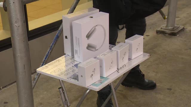 Counterfeit Apple electronics for sale on NYC streets: Have you seen them?