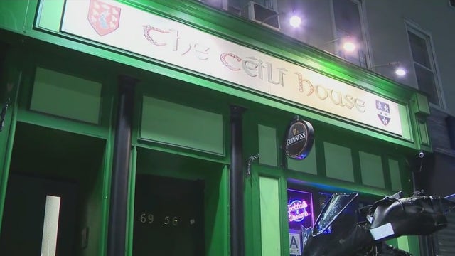 2 stabbed inside Queens bar, 1 dead: NYPD