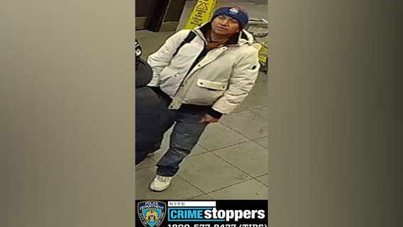 Suspect throws glass bottle at officer in Queens subway station