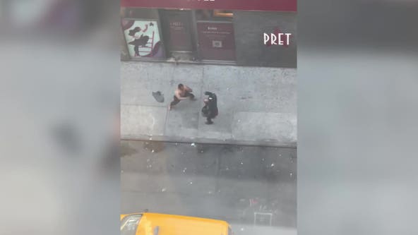 Video shows brazen knife fight between 2 men in Midtown Manhattan