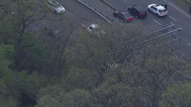 Bronx River Parkway accident: 1 killed, 1 critical after vehicle crashes and flips