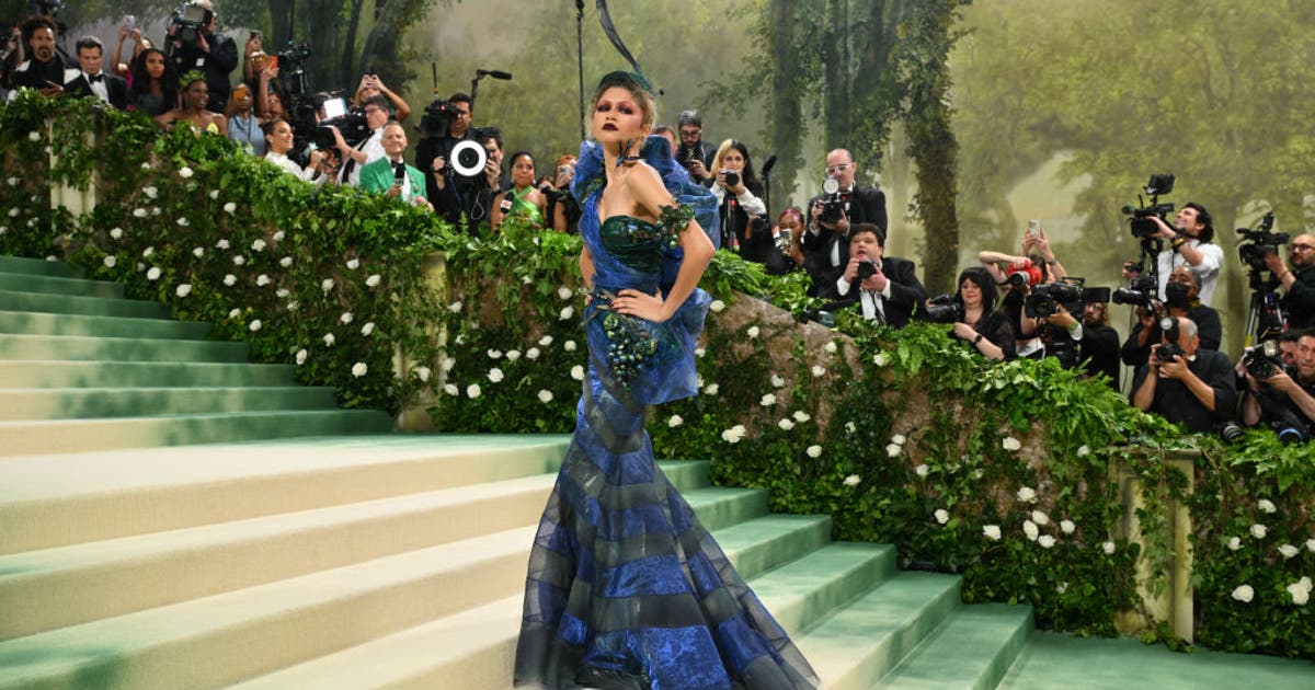 blue dress met gala 2024 in NYC: Red carpet looks Size:2 - 3 Y Navy Suit: What Color 2020 prom dress