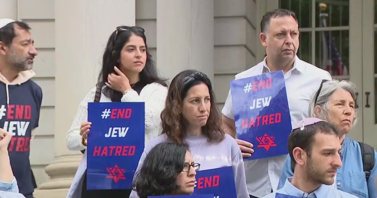 Advocates rally on City Hall steps to end Jewish hate | FOX 5 New York